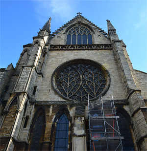 15/28 The exterior of Lincoln Cathedral's <em>Bishop's Eye</em> window with its flowing leaf tracery